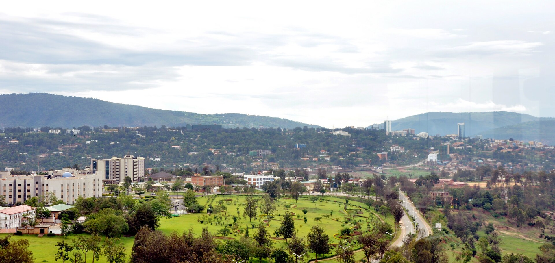 Rwanda 7-Day Luxury Volcanoes & Nyungwe Circuit